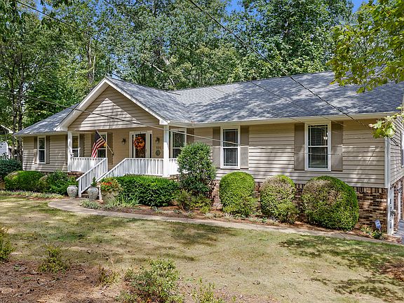 3rd image of 501 Hathaway Dr