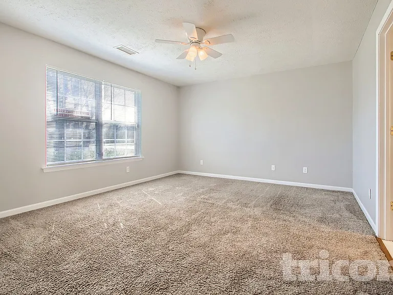 128 Royal Garden Dr — Photo 11