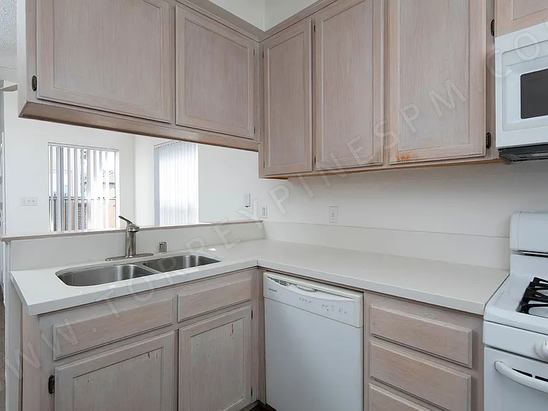 1420 Hornblend St — Photo 9