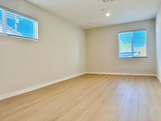 23130 Hartland St — Photo 13