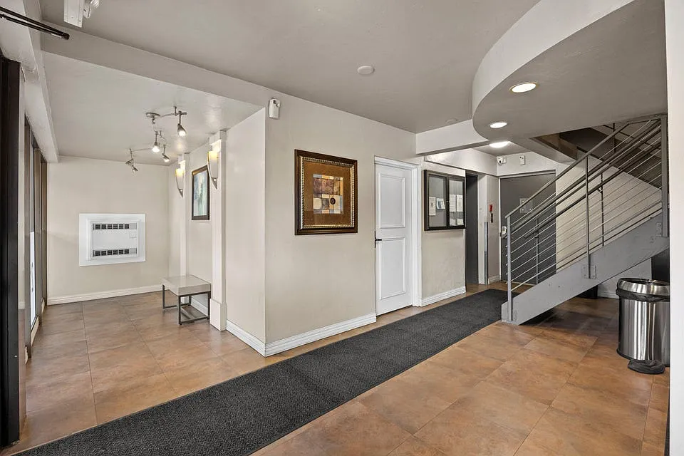 1 bed, 611 sqft, $1,175 — Photo 3