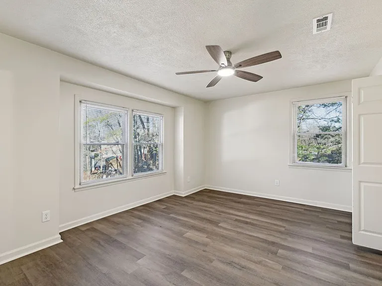 1421 Huntington Dr — Photo 18