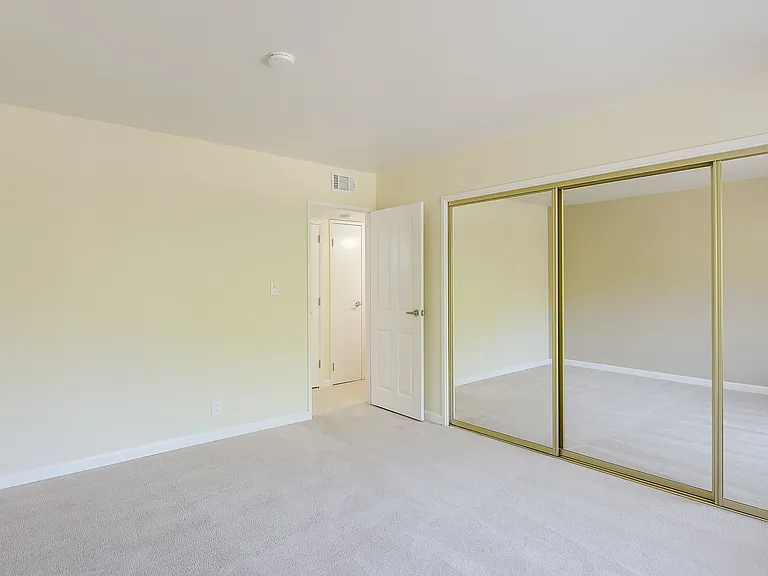 Parksquare Apartments — Photo 11