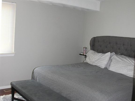 3rd image of 6009 Chesapeake Dr