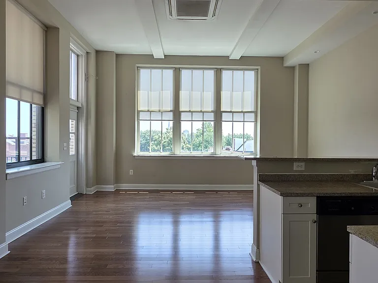 314-22 Walnut St #503 — Photo 7