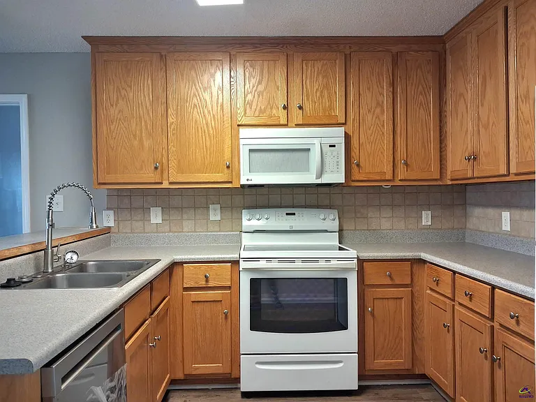 105 Monticello Dr — Photo 8