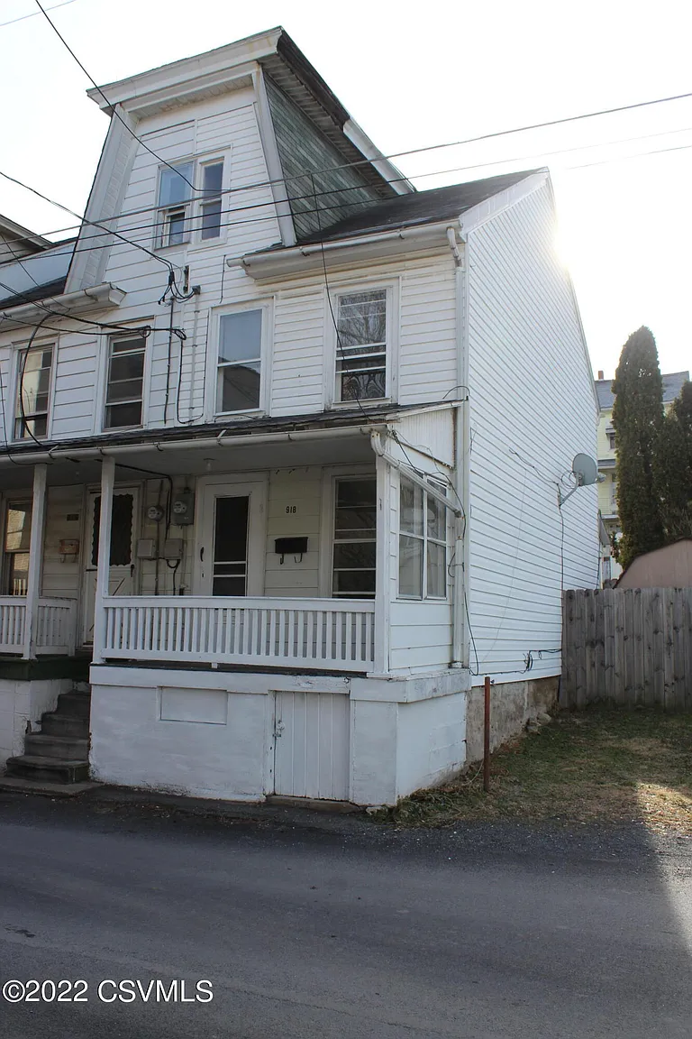 918 W Wood St photo 1