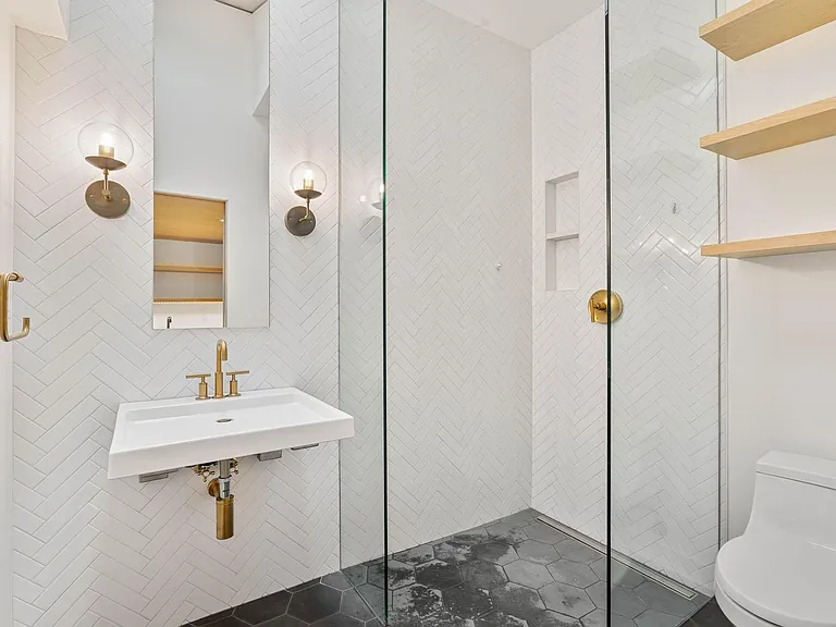 6358 NE 37th Ave — Photo 23