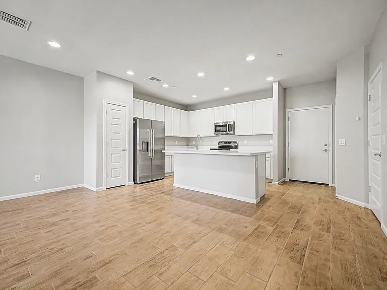733 E Commonwealth Ave #27 — Photo 14