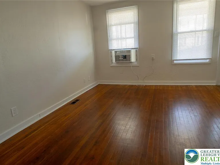 2246 2nd St — Photo 3