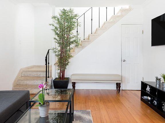 2nd image of 1452 S Crescent Heights Blvd