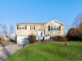 19 Swan St, Pawcatuck, CT 06379