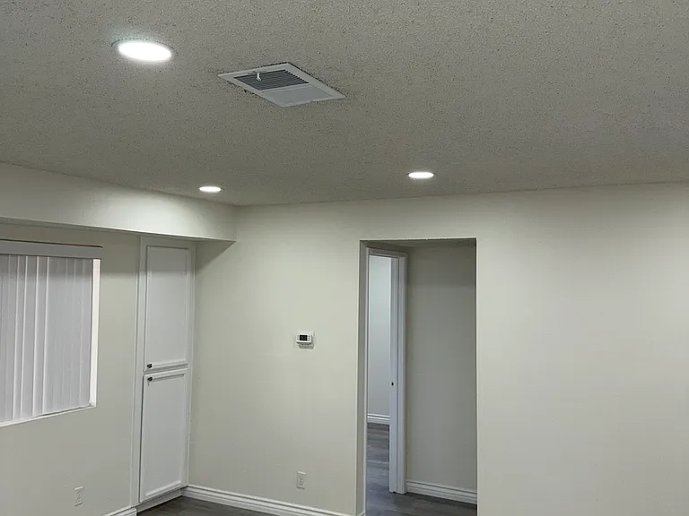 537 W Broadway #101 — Photo 5