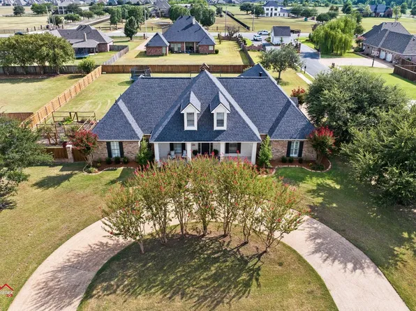 200 Colonel Burt Dr, Benton, LA 71006