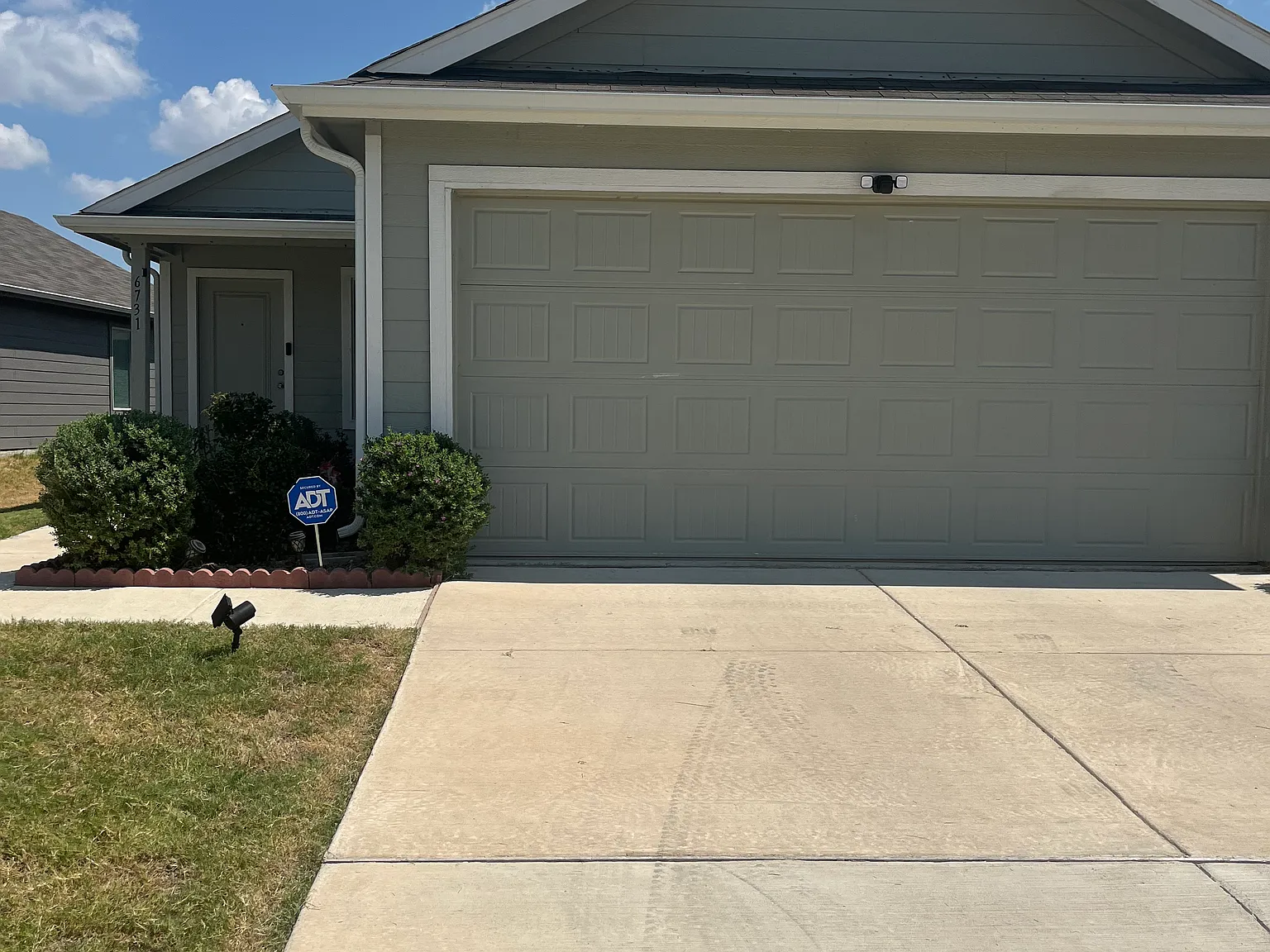 3 bed, 1402 sqft, $2,150 — Photo 1