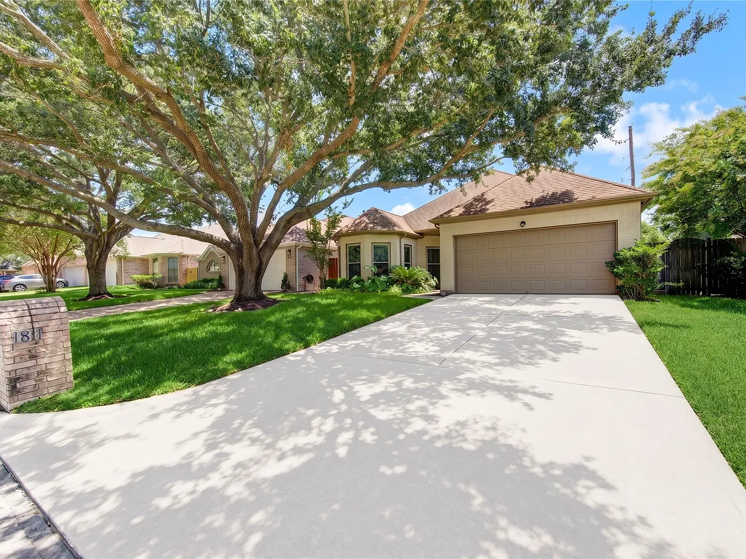 3 bed, 2.0 bath, 2288 sqft, $2,500 — Photo 4