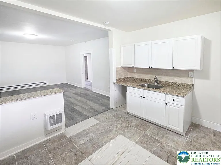 1401 Broadway #3 — Photo 3