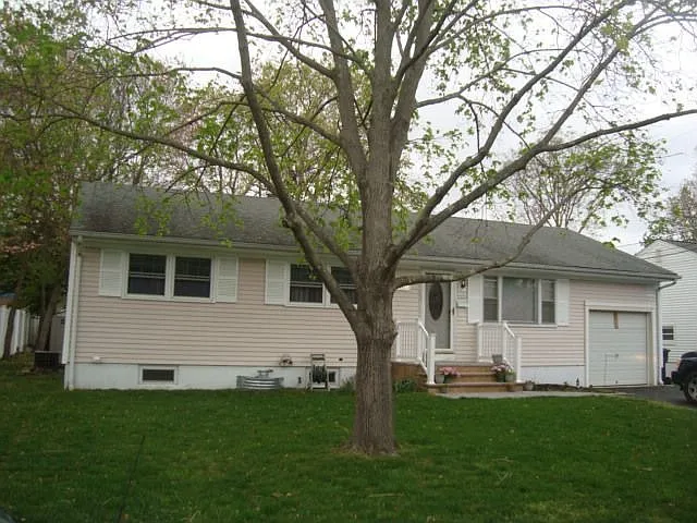 109 Suburban Rd photo 1