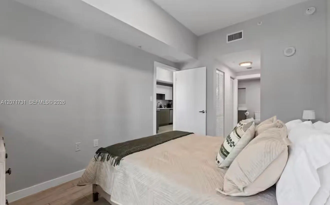 26 Edgewater Condo — Photo 3