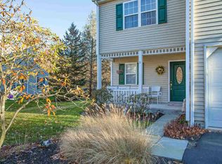 8 Rambling Brook Ln, Poughkeepsie, NY 12601