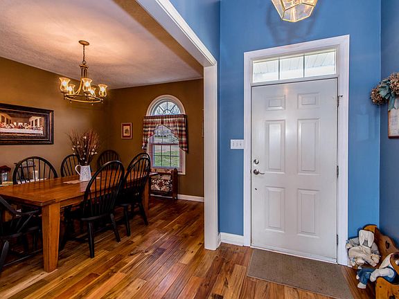 3rd image of 135 Hillvale Ln