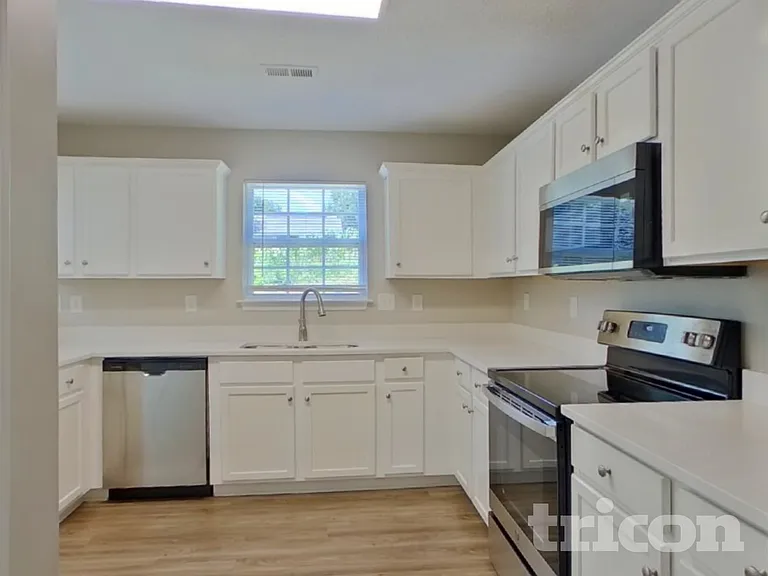 6826 Squirrels Foot Ct — Photo 5
