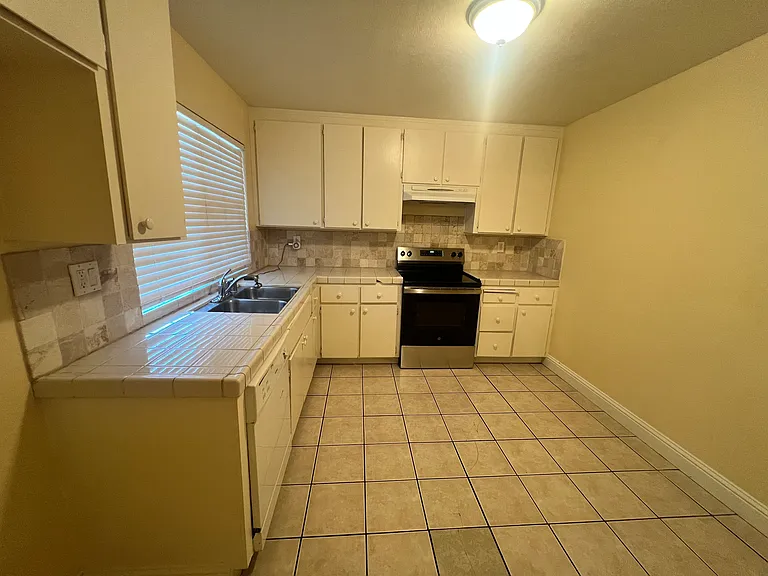 2313 Mandarin Way — Photo 6