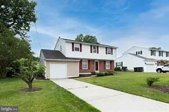 410 Woodlawn Ave — Photo 2