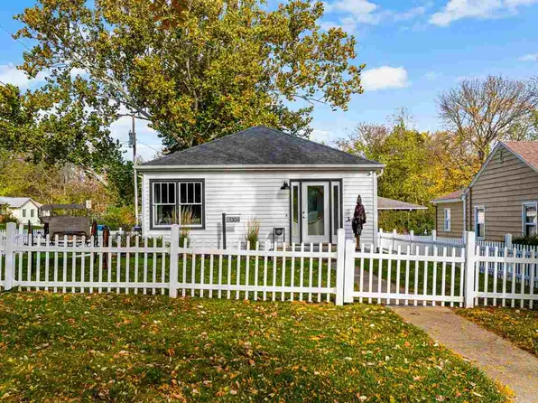 1304 Kirkwood Ave, Iowa City, IA 52240