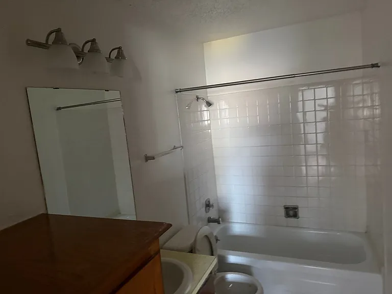 Fox Valley Apartments — Photo 31