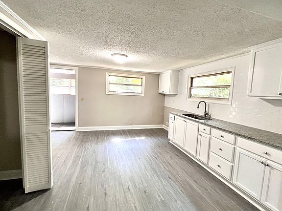 4th image of 515 W Henry St