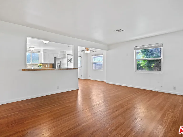 4940 Placidia Ave — Photo 17