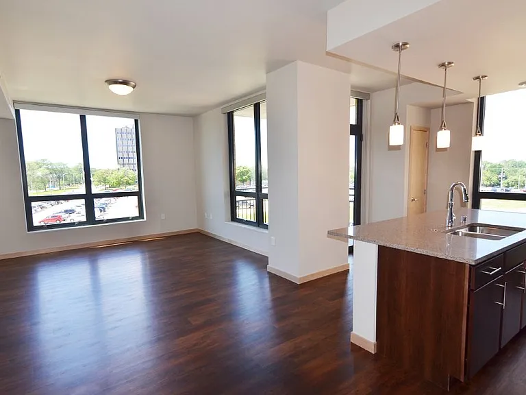 Venture Luxury High Rise — Photo 193