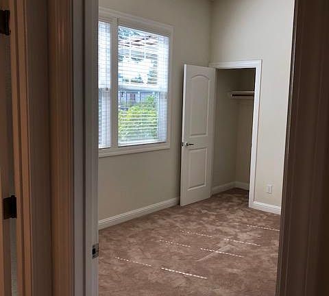 4th image of 2369 Wyandotte St