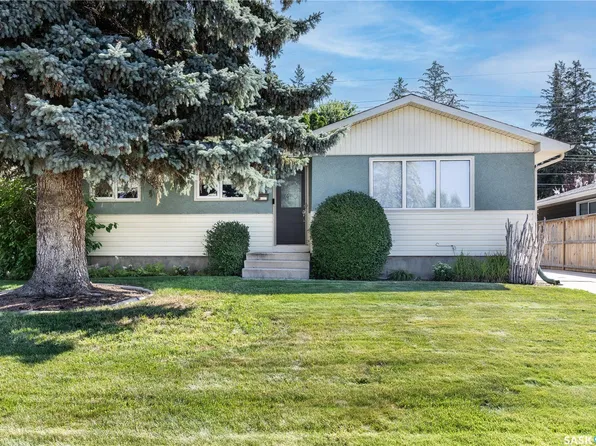 2611 Woodward Avenue, Saskatoon, SK S7J 2E6