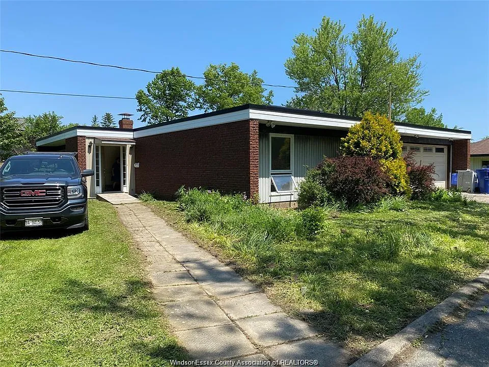3052 Lauzon Rd #FRONT