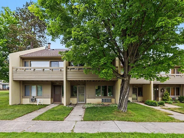 5000 S Townhouse Dr #J8, Cedar, MI 49621