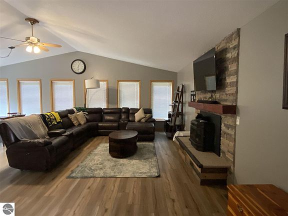 3rd image of 807 Quail Dr SW