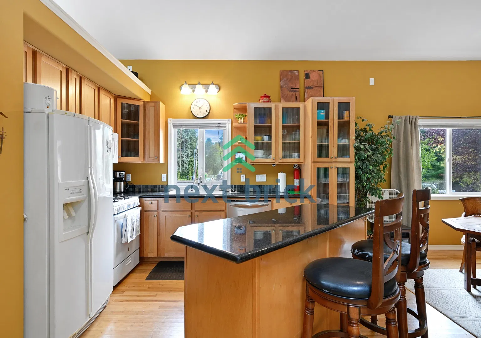 "Charming 1-Bedroom Retreat in the Heart of Kirkland Cozy 800 Sq Ft Gem!" — Photo 3