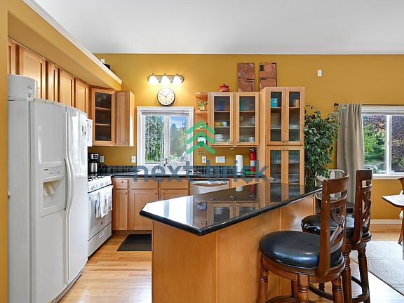 3rd image of 1027 6th St