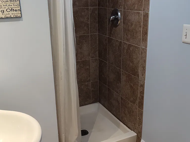 442 Darby Ln — Photo 32