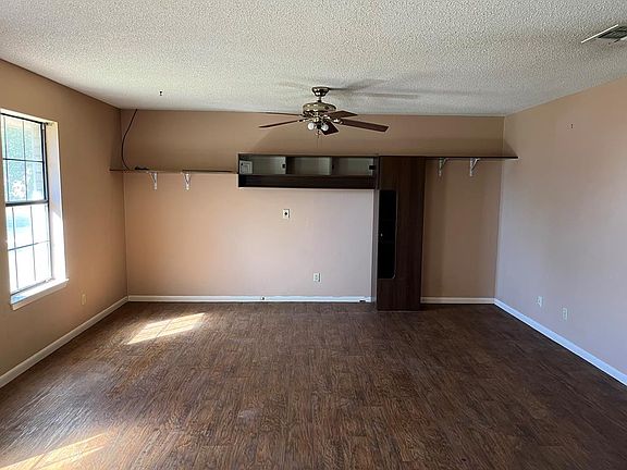 3rd image of 222 Broadmoor Dr