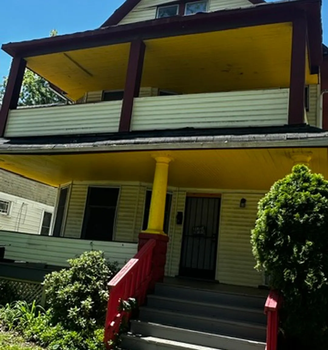 Nice Cozy upstairs unit — Photo 1