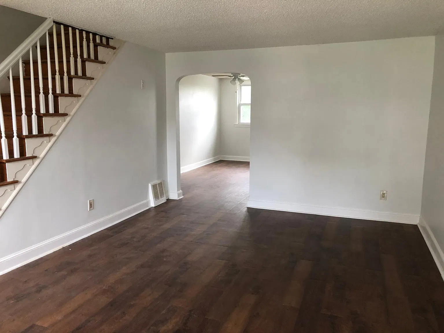722 Rively Ave — Photo 2