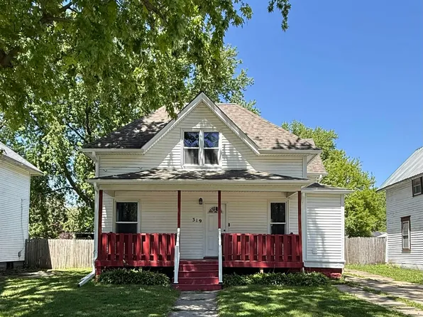 319 2nd St NW, Oelwein, IA 50662