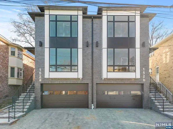 152 Morningside Ln, Palisades Park, NJ 07650