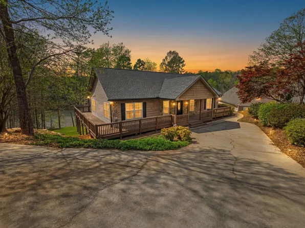 143 W Waters Edge Ln, West Union, SC 29696