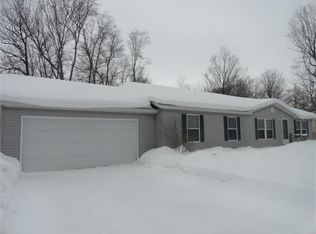 N6974 Tahquamenon Dr, Munising, MI 49862