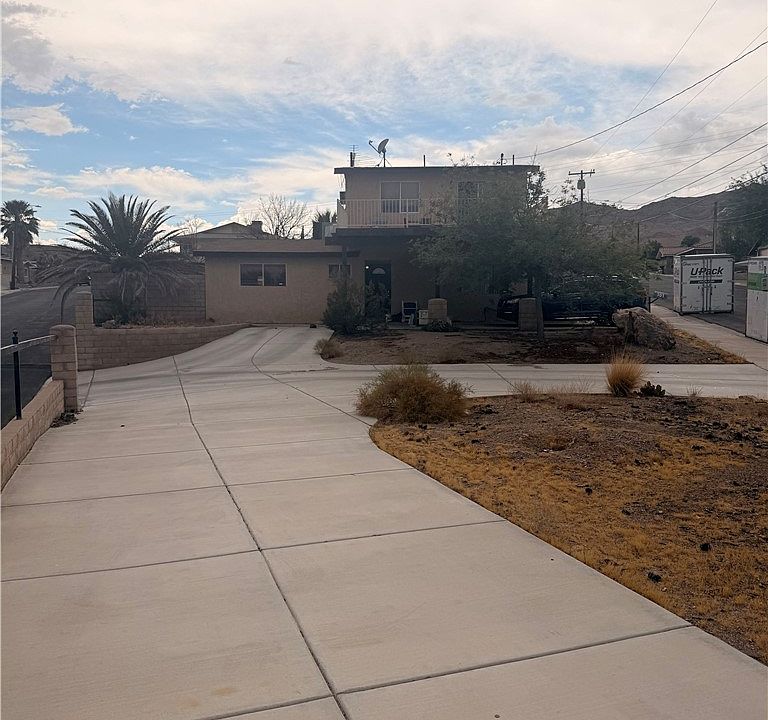 1st image of 301 Lakeview Dr
