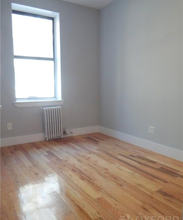 1st image of 10 Saint Nicholas Ter APT 1